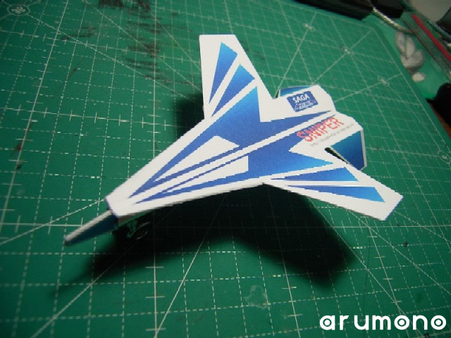 紙飛行機を作る